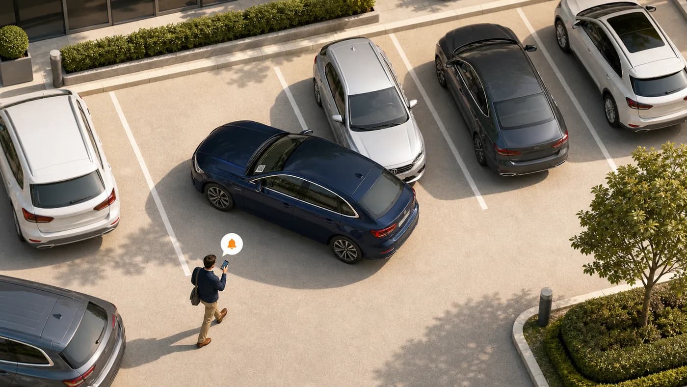 Bird's-eye view of a blocker receiving an alert beside a car that is blocking another vehicle